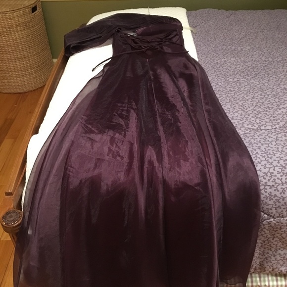 Elegant but simple prom dress - Picture 3 of 3